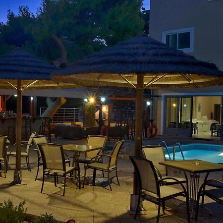 Hotel Magda Agia Marina  Extérieur photo