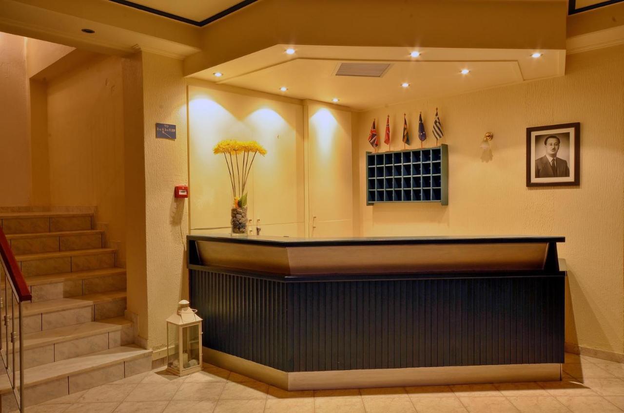 Hotel Magda Agia Marina  Extérieur photo