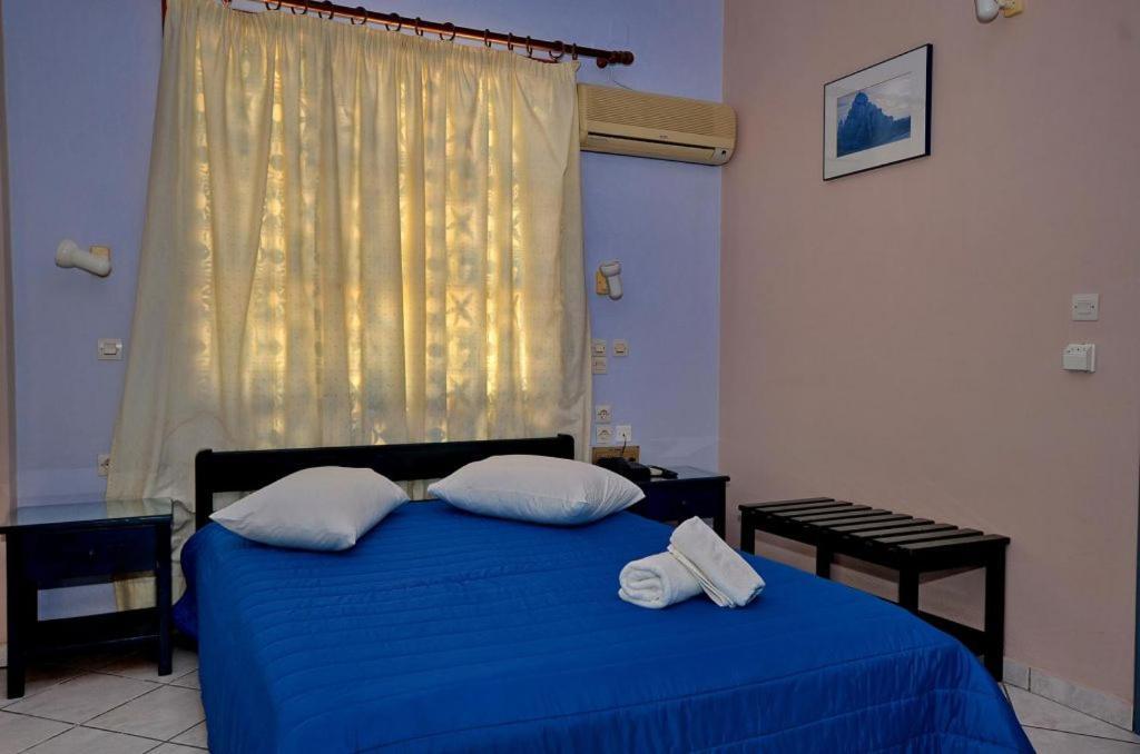 Hotel Magda Agia Marina  Extérieur photo