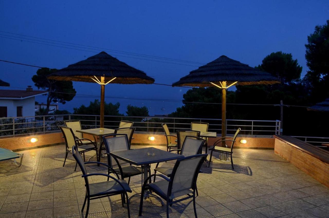 Hotel Magda Agia Marina  Extérieur photo