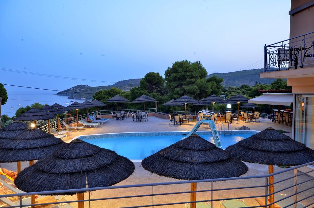 Hotel Magda Agia Marina  Extérieur photo