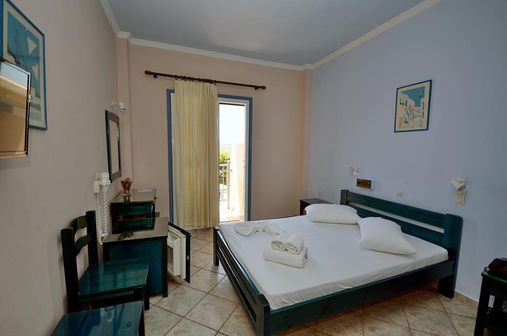 Hotel Magda Agia Marina  Extérieur photo