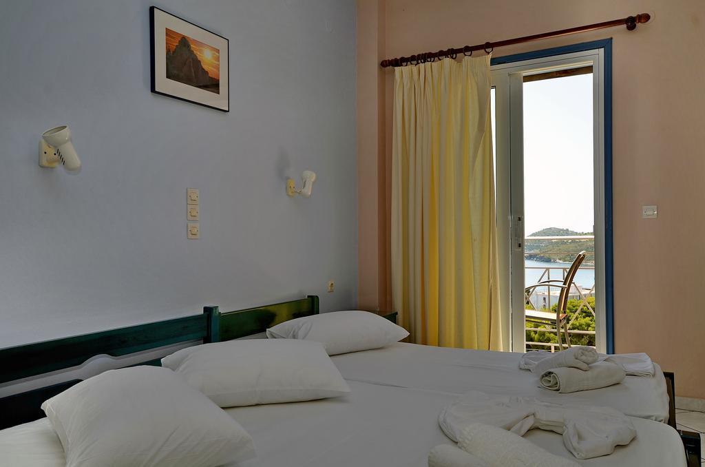 Hotel Magda Agia Marina  Extérieur photo
