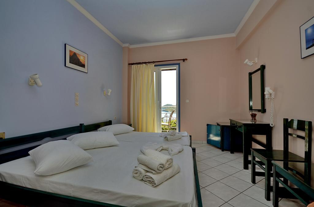 Hotel Magda Agia Marina  Extérieur photo