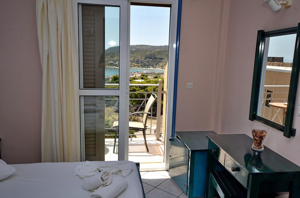 Hotel Magda Agia Marina  Extérieur photo
