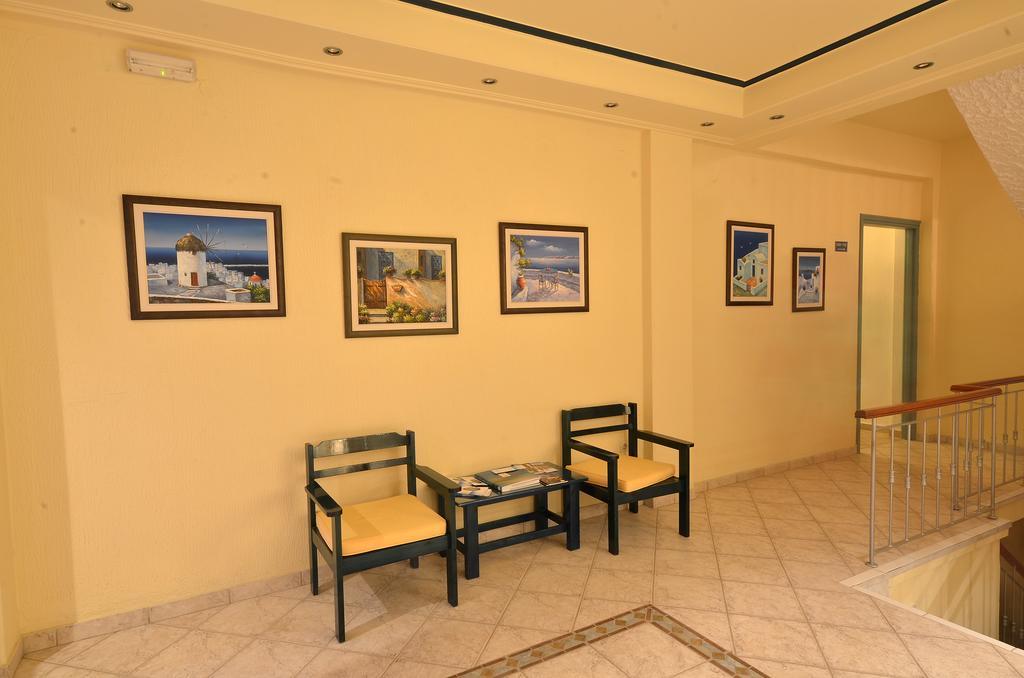 Hotel Magda Agia Marina  Extérieur photo
